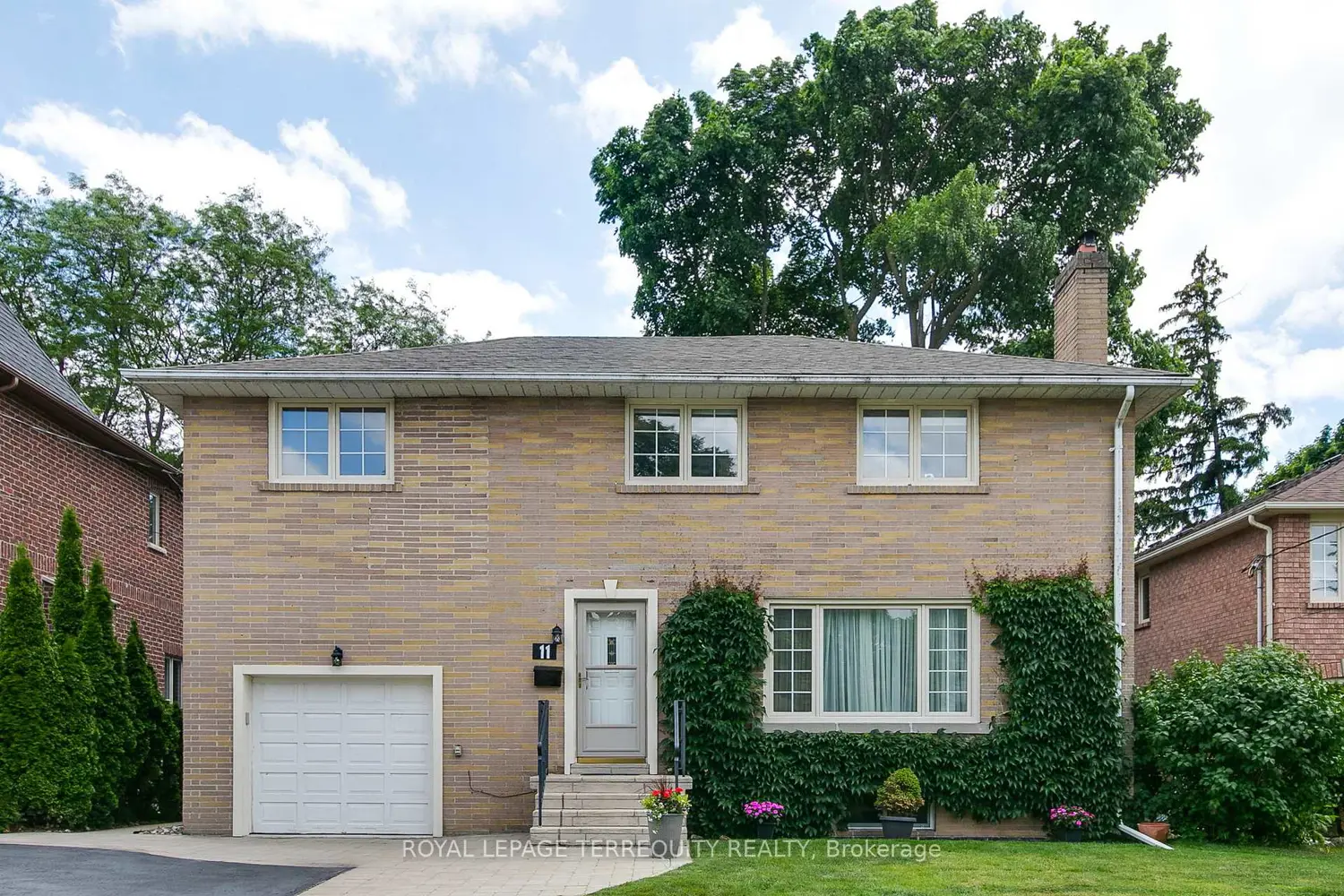 11 Urbandale Avenue