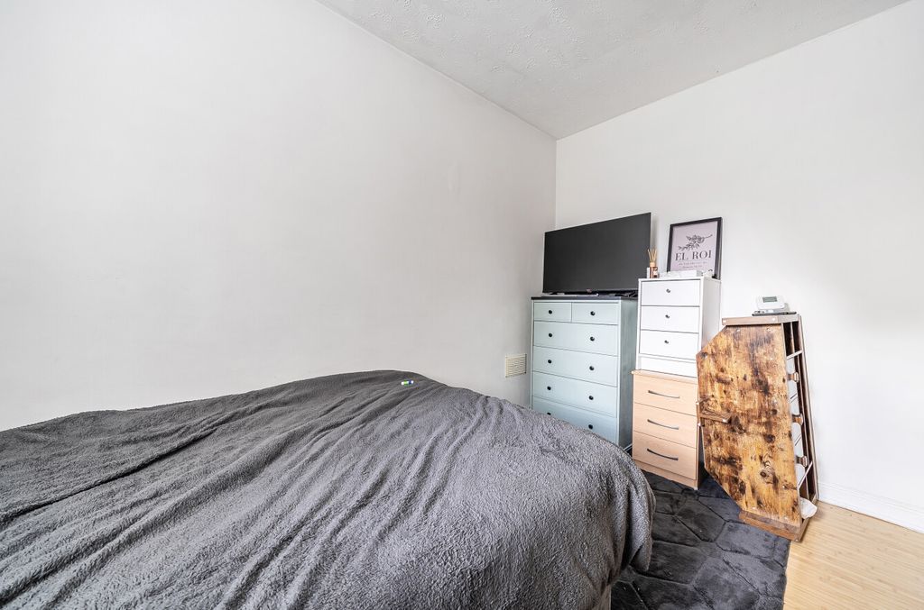 Additional image 15 of 2 bed flat for saleWinchester Road, Shirley, Southampton, Hampshire SO16