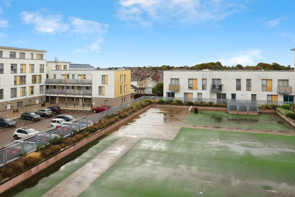Additional image 8 of 2 bed flat for saleFratton Way, Southsea PO4