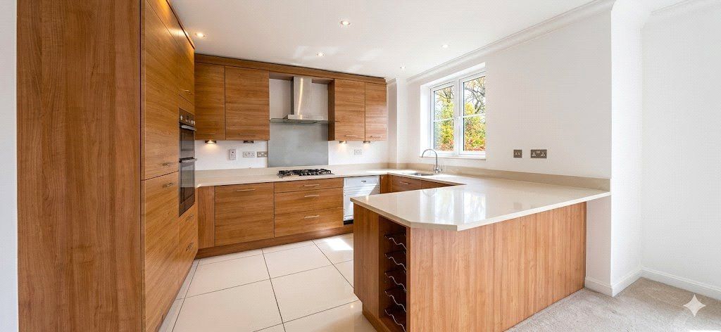 Additional image 4 of 2 bed flat for saleChasemount, Snows Ride, Windlesham GU20