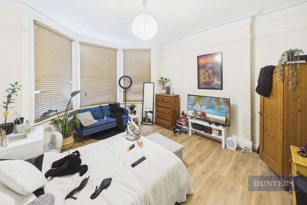 Additional image 5 of 7 bed property for saleHoward Road, Southampton SO15