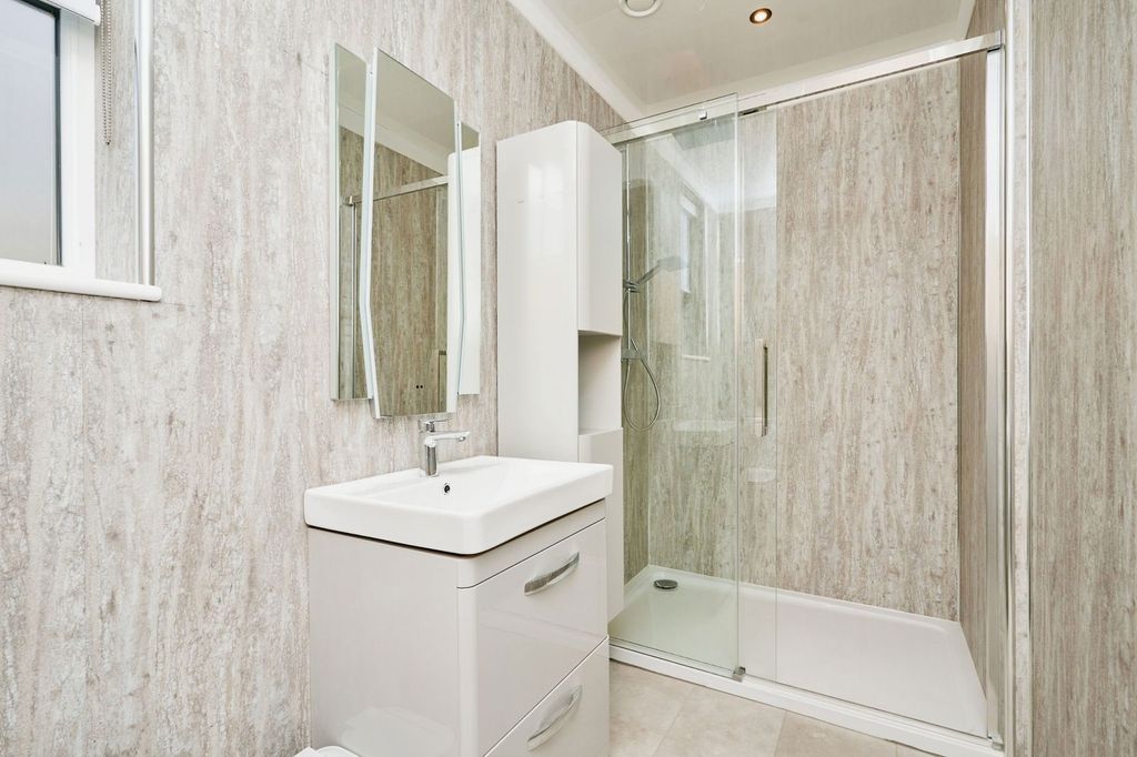 Additional image 16 of 4 bed detached house for saleBuckbury Lane, Newport, Isle Of Wight PO30
