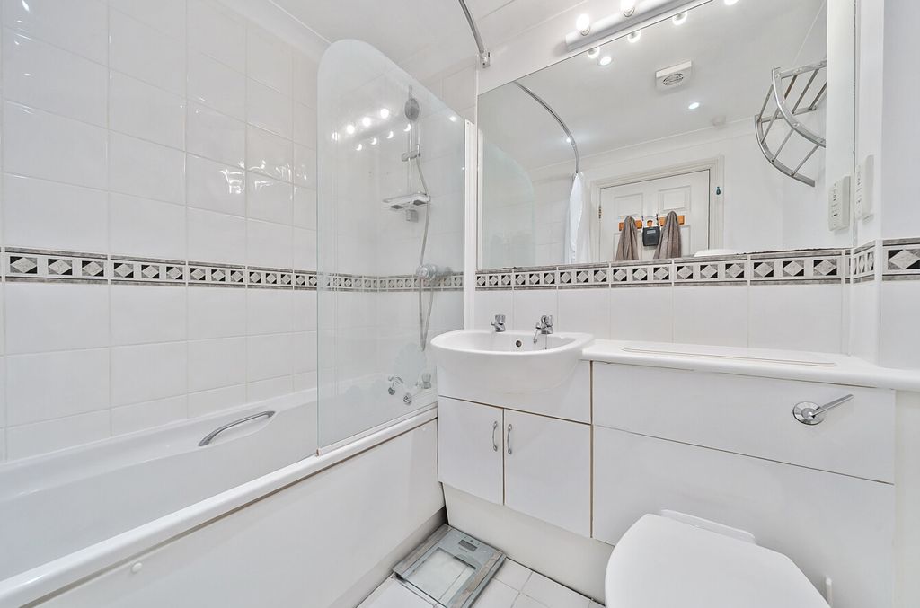 Additional image 7 of 2 bed flat for saleHorseshoe Bridge, St Denys, Southampton, Hampshire SO17