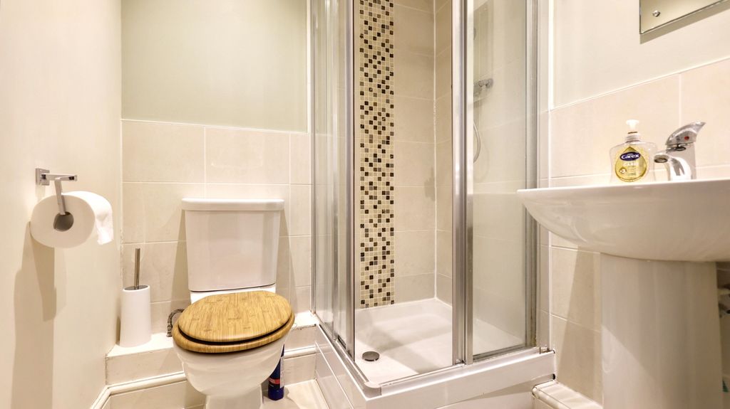 Additional image 13 of 2 bed flat for saleFlat 1 Chichester House, 45A Woodgreen, Witney OX28