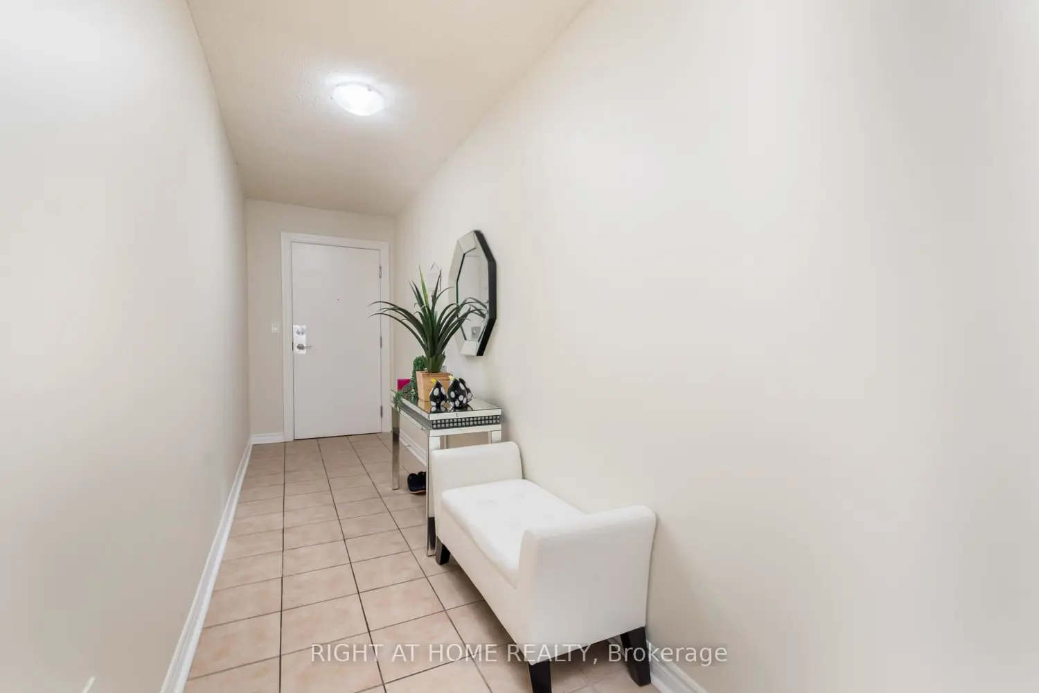 Additional image 4 of 2088 Lawrence Avenue 202