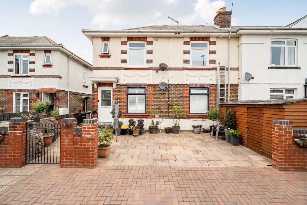 2 bed flat for saleChilde Square, Portsmouth PO2