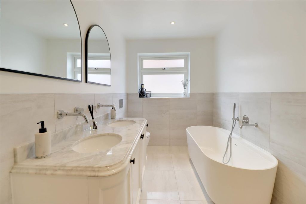 Additional image 11 of 3 bed detached bungalow for saleSugden Avenue, Wickford SS12