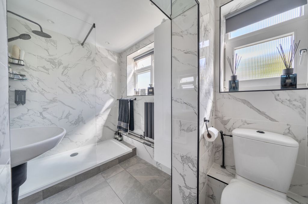 Additional image 8 of 2 bed flat for saleCranfield Court, Sunset Avenue, Woodford Green IG8