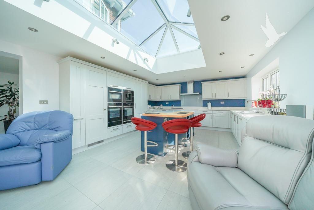 4 bed detached house for saleCarters Lane, Wickham Bishops CM8 photo 3