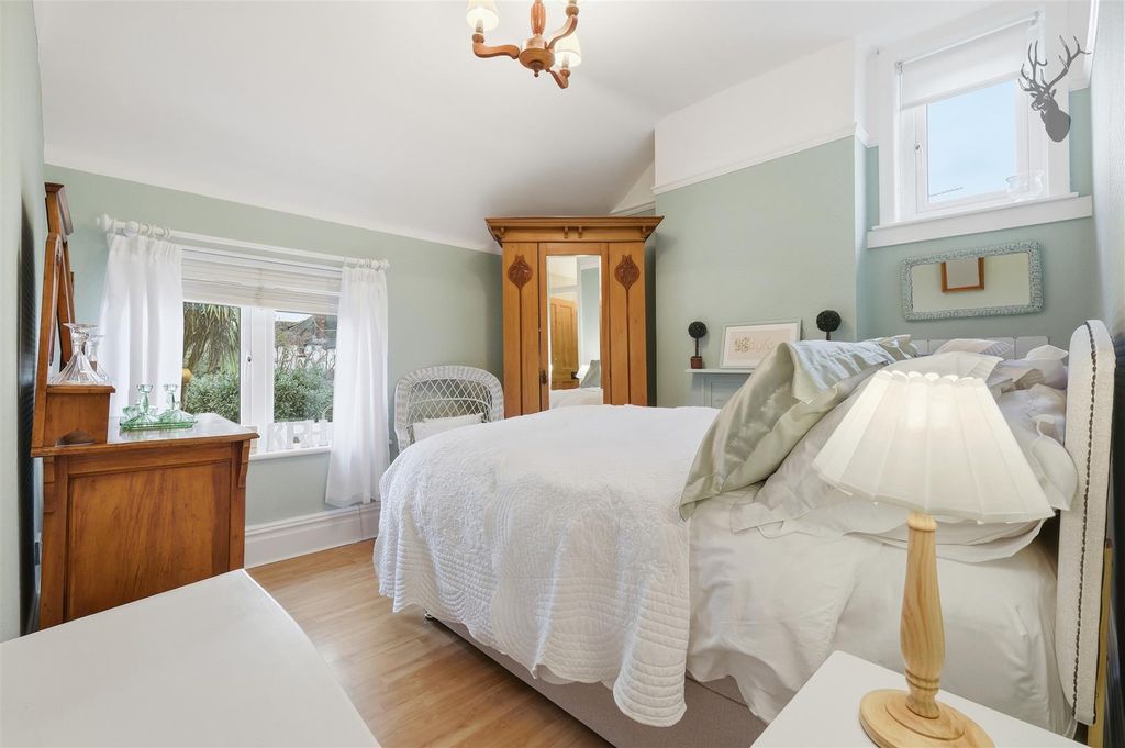 Additional image 23 of 5 bed semi-detached house for saleMonkhams Avenue, Woodford Green IG8