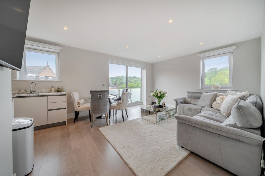 Additional image 5 of 2 bed flat for saleWhyteleafe Hill, Whyteleafe CR3
