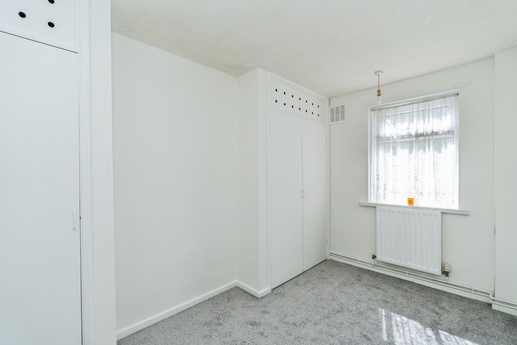 Additional image 16 of 2 bed flat for saleSt. James Close, Southampton SO15