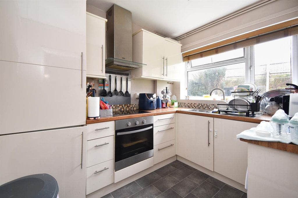 Additional image 3 of 2 bed flat for saleOld London Road, Hastings TN35