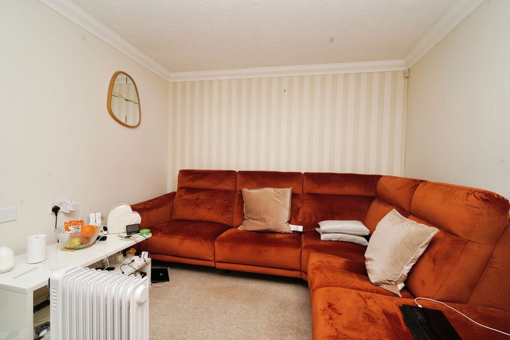 Additional image 6 of 1 bed flat for saleHighfield Lane, Southampton, Hampshire SO17