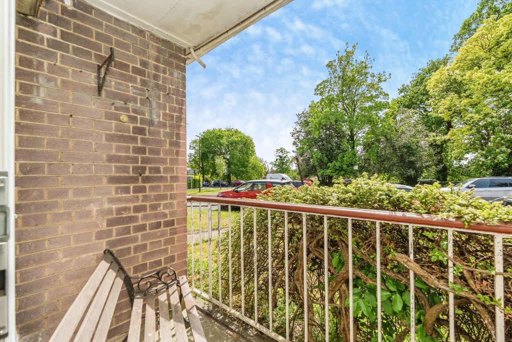 Additional image 18 of 2 bed flat for saleSt. James Close, Southampton SO15