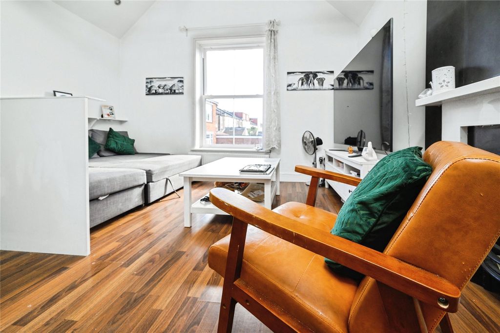 Additional image 13 of 1 bed property for saleGladys Avenue, Portsmouth, Hampshire PO2