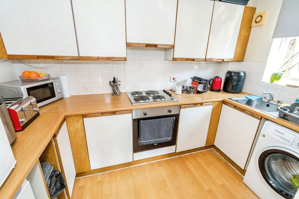 Additional image 5 of 1 bed flat for saleRoberts Road, Southampton, Hampshire SO15