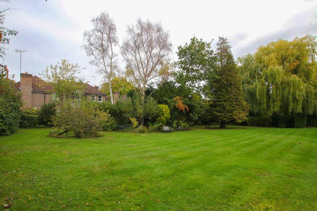 Additional image 22 of 2 bed flat for saleRectory Road, Wokingham RG40