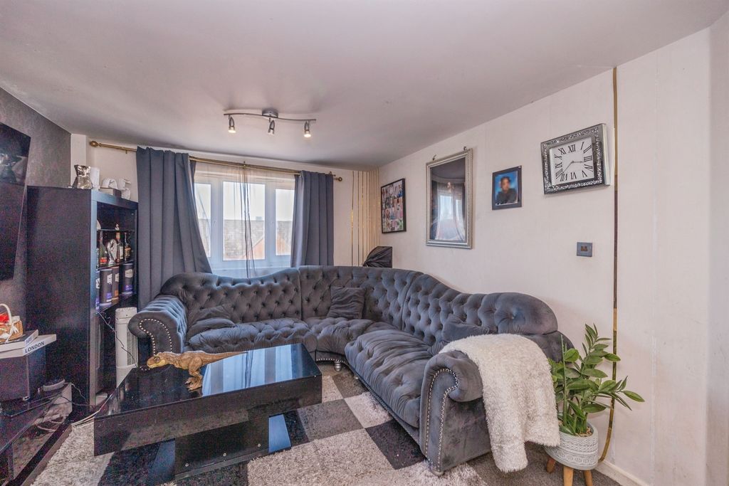 Additional image 2 of 2 bed flat for saleNancy Road, Portsmouth PO1