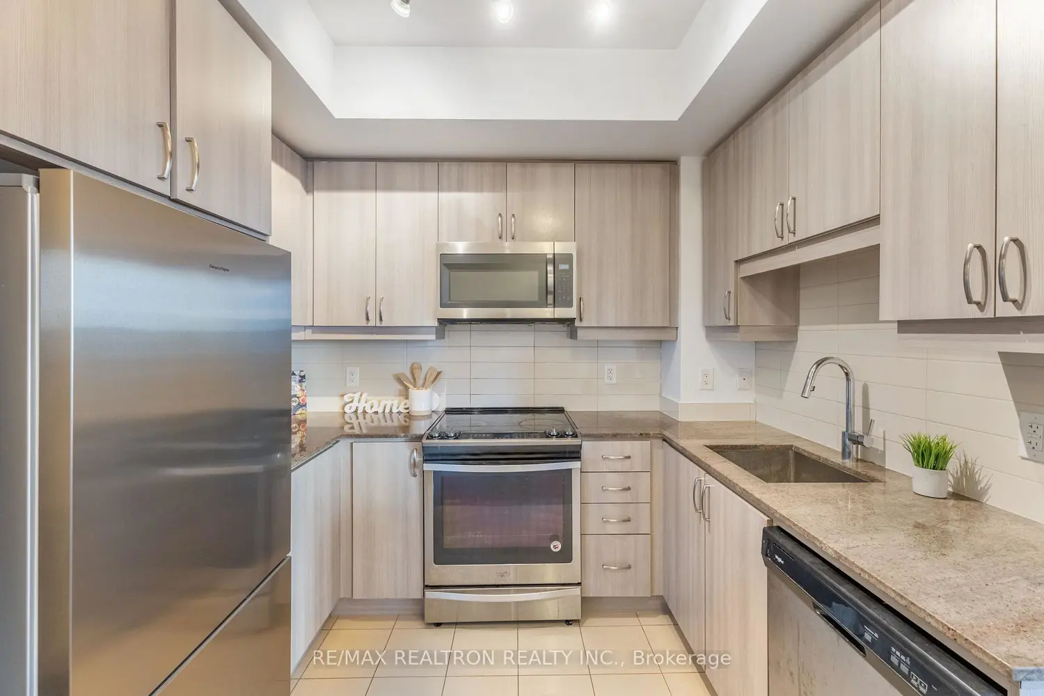 Additional image 3 of 9205 Yonge Street 501