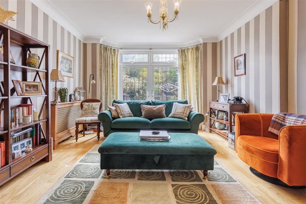 Additional image 7 of 5 bed semi-detached house for saleQueens Avenue, Woodford Green IG8