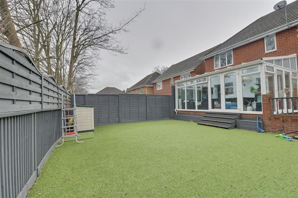 4 bed detached house for saleSkye Close, Cosham, Portsmouth PO6