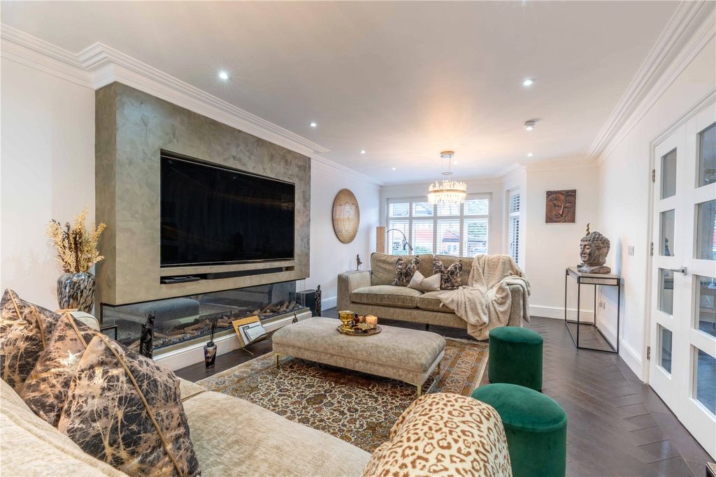Additional image 3 of 5 bed semi-detached house for saleKings Avenue, Woodford Green IG8