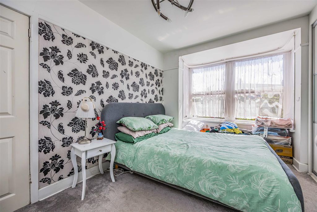 Additional image 8 of 3 bed property for saleHayling Avenue, Portsmouth PO3