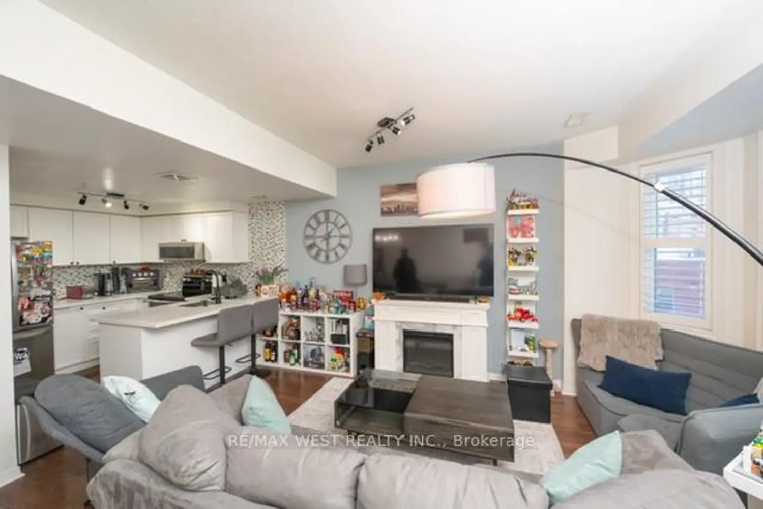 Additional image 4 of 760 Lawrence Avenue 59