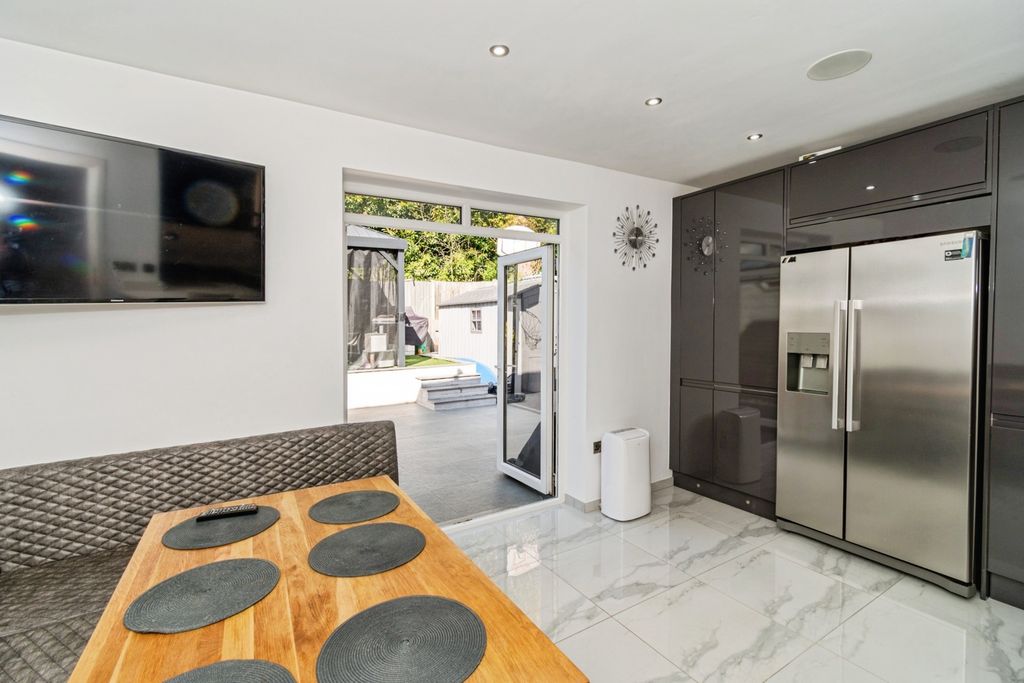 Additional image 3 of 3 bed semi-detached house for saleOsborne Road South, Southampton, Hampshire SO17