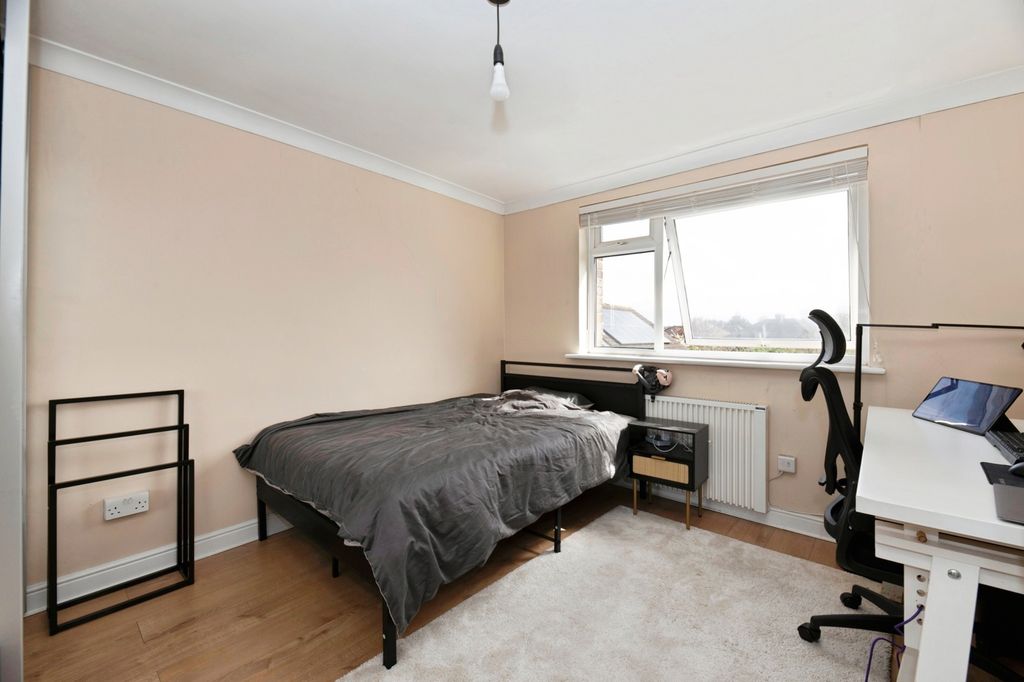 Additional image 7 of 2 bed flat for saleIdmiston Road, Worcester Park KT4