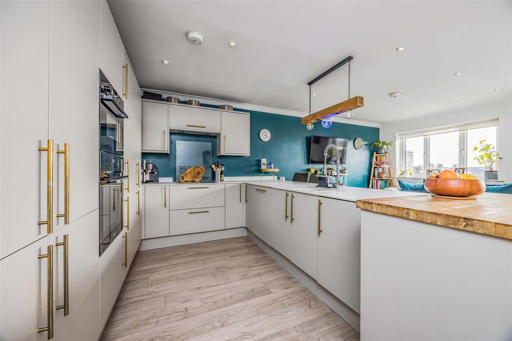 Additional image 2 of 3 bed flat for saleSouthsea, Portsmouth PO5
