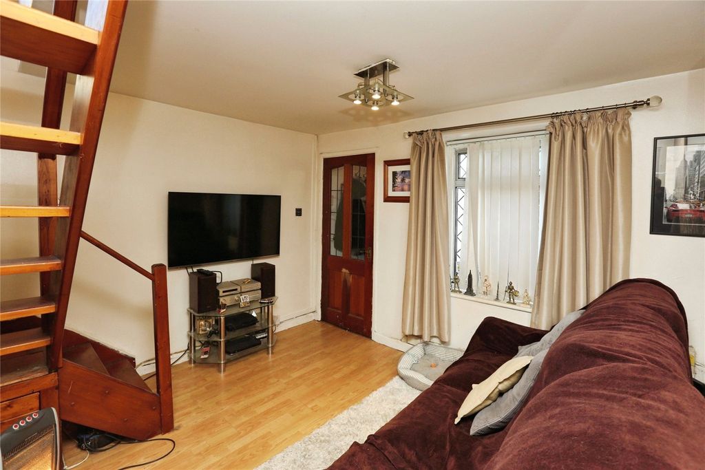 2 bed semi-detached house for saleCommercial Street, Southampton, Hampshire SO18 photo 4