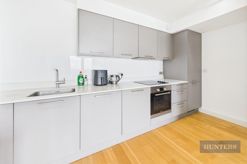 Additional image 5 of 2 bed flat for saleGuildhall Apartments, Park Walk, Southampton SO14