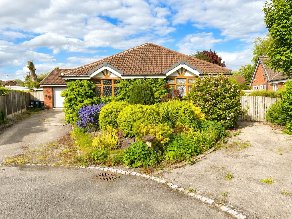 3 bed bungalow for salePeregrine Close, Winsford, Cheshire CW7
