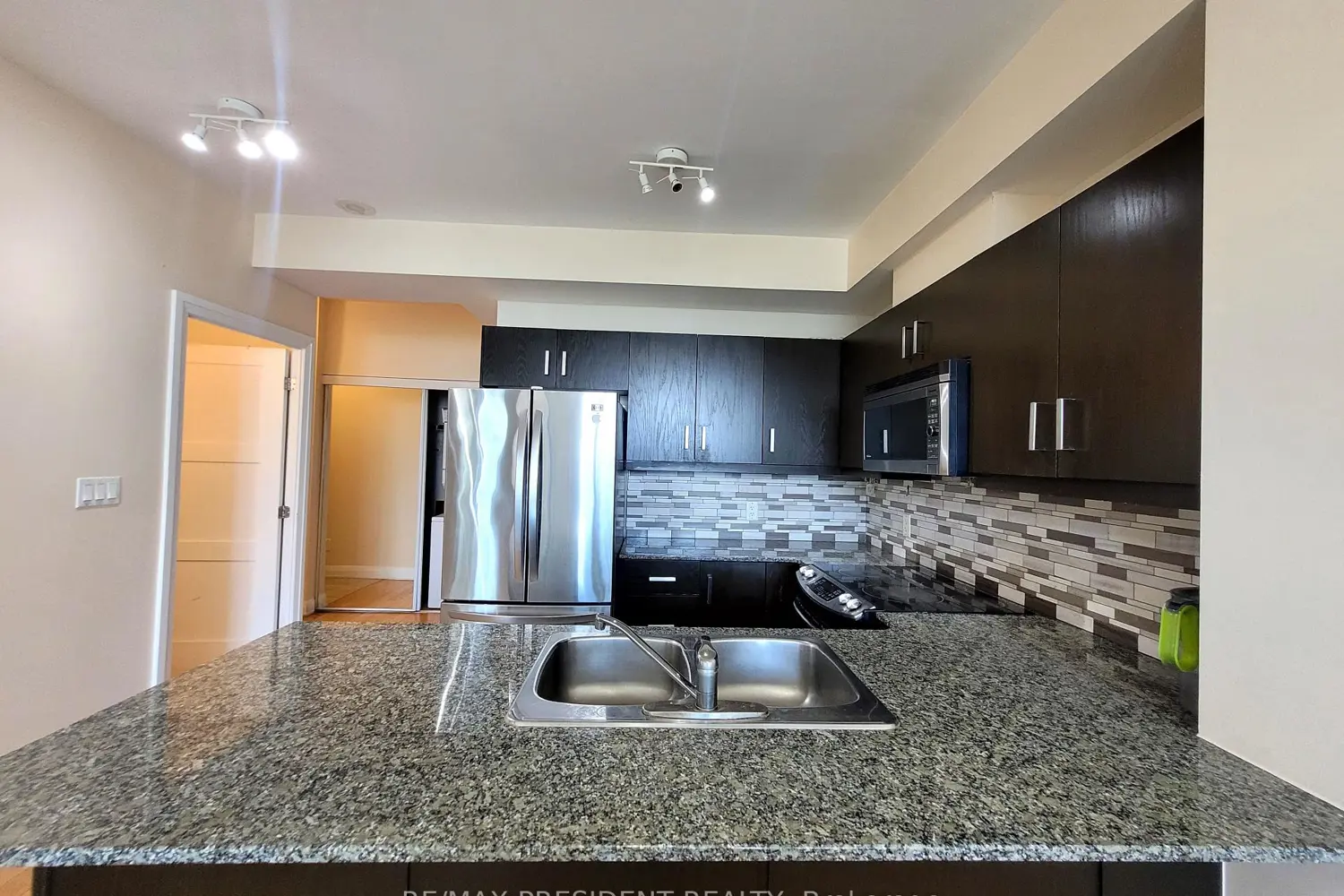 Additional image 7 of 3504 Hurontario Street 801