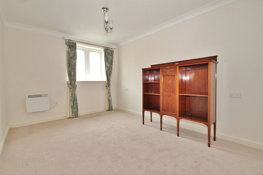 Additional image 5 of 2 bed flat for saleOtters Court, Witney OX28