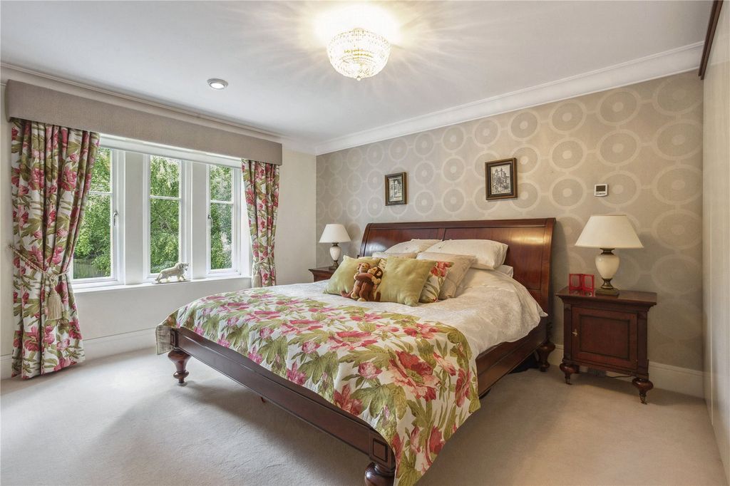 Additional image 8 of 3 bed flat for saleDevenish Road, Ascot, Berkshire SL5