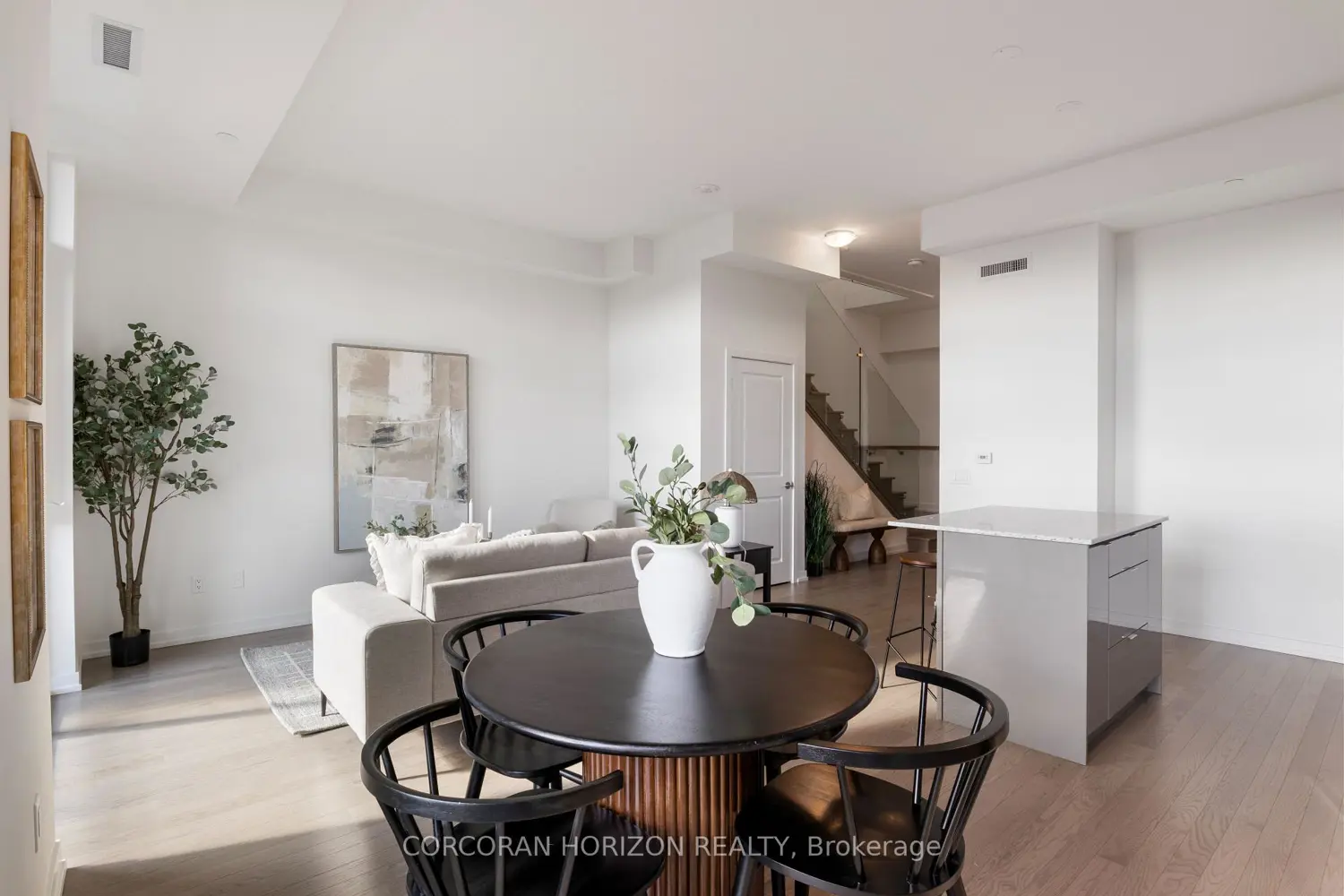 55 Duke Street 420 photo 5