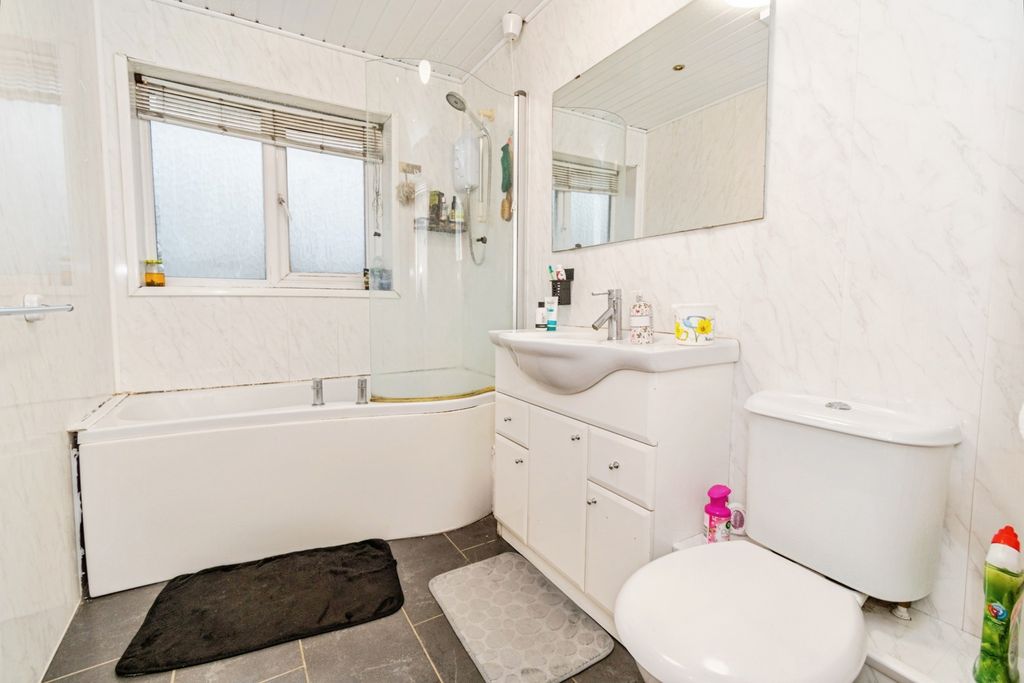 Additional image 11 of 2 bed flat for saleWestwood Road, Southampton, Hampshire SO17