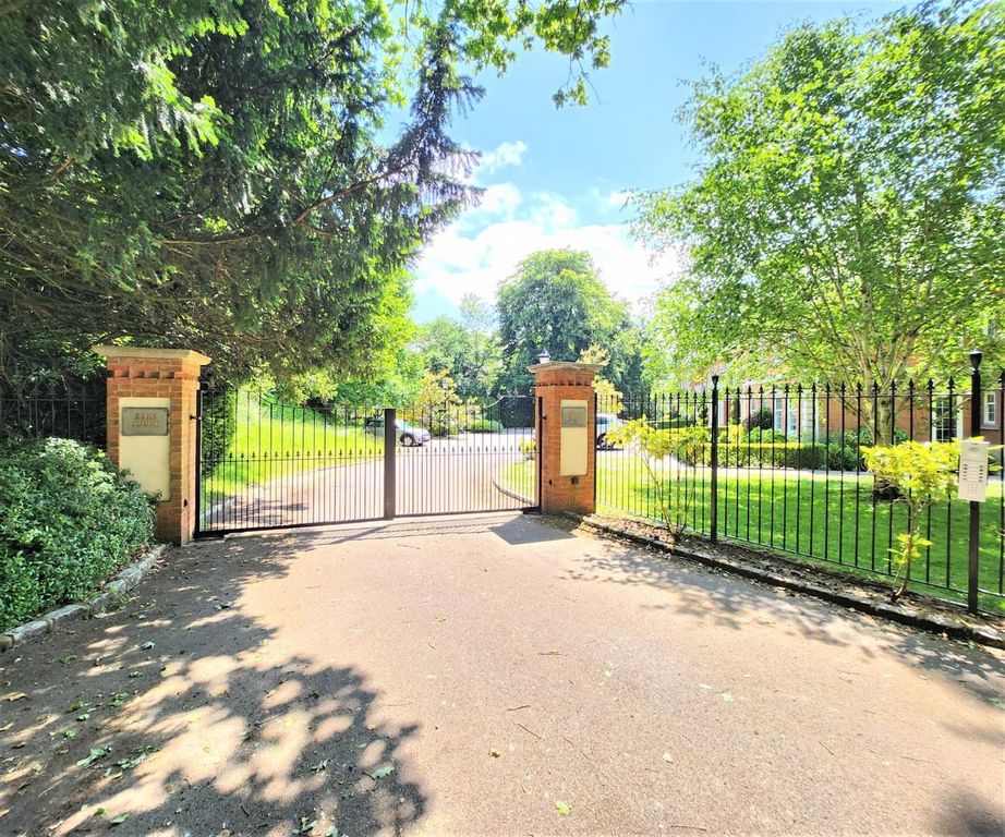 Additional image 9 of 2 bed flat for saleFinchampstead Road, Wokingham RG40