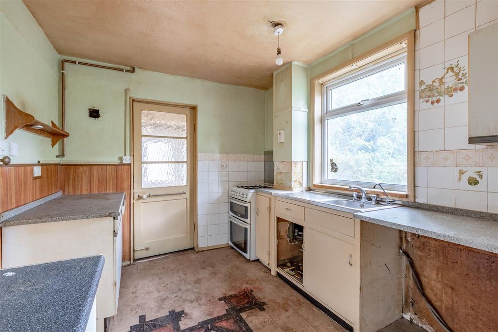 Additional image 12 of 3 bed property for saleDeerhurst Crescent, Portsmouth PO6