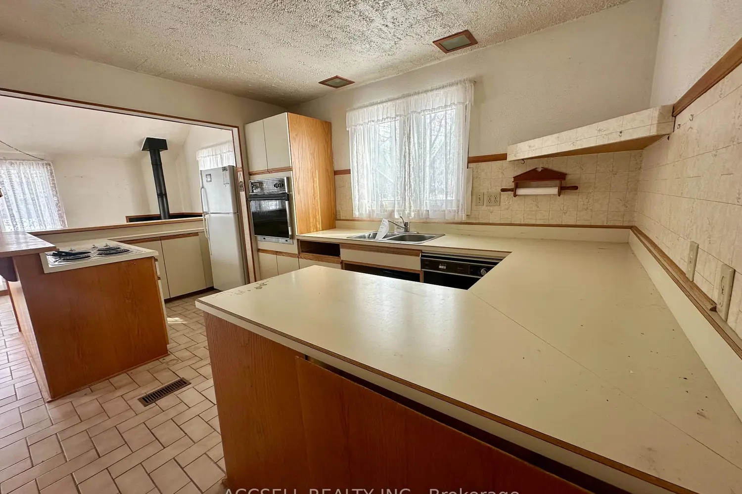 Additional image 14 of 18627 Hurontario Street