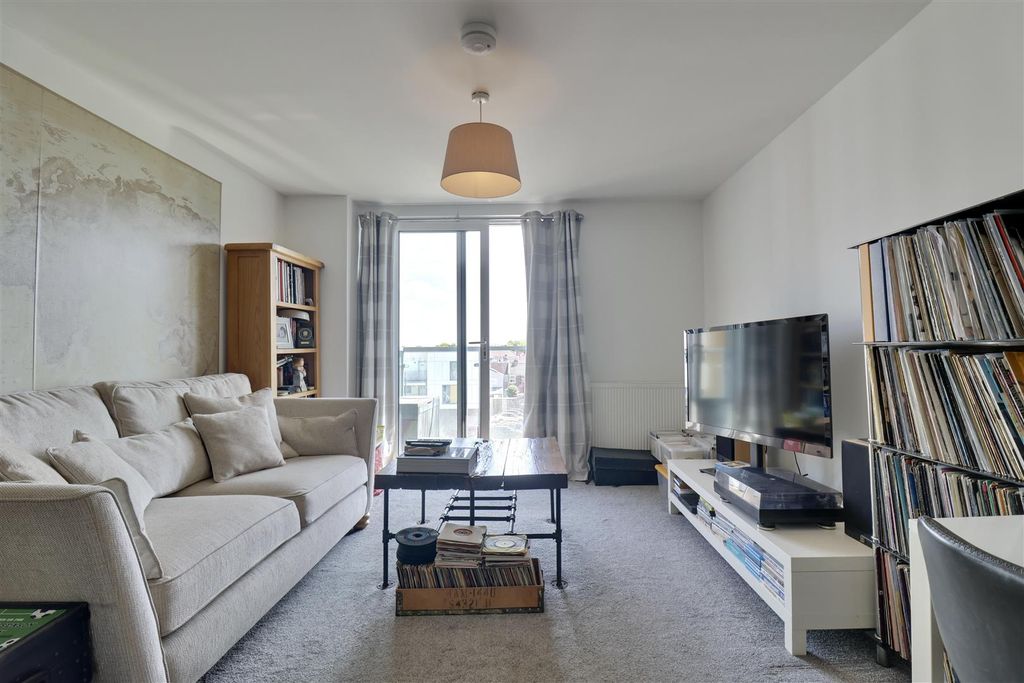 Additional image 2 of 2 bed flat for saleFratton Way, Southsea PO4