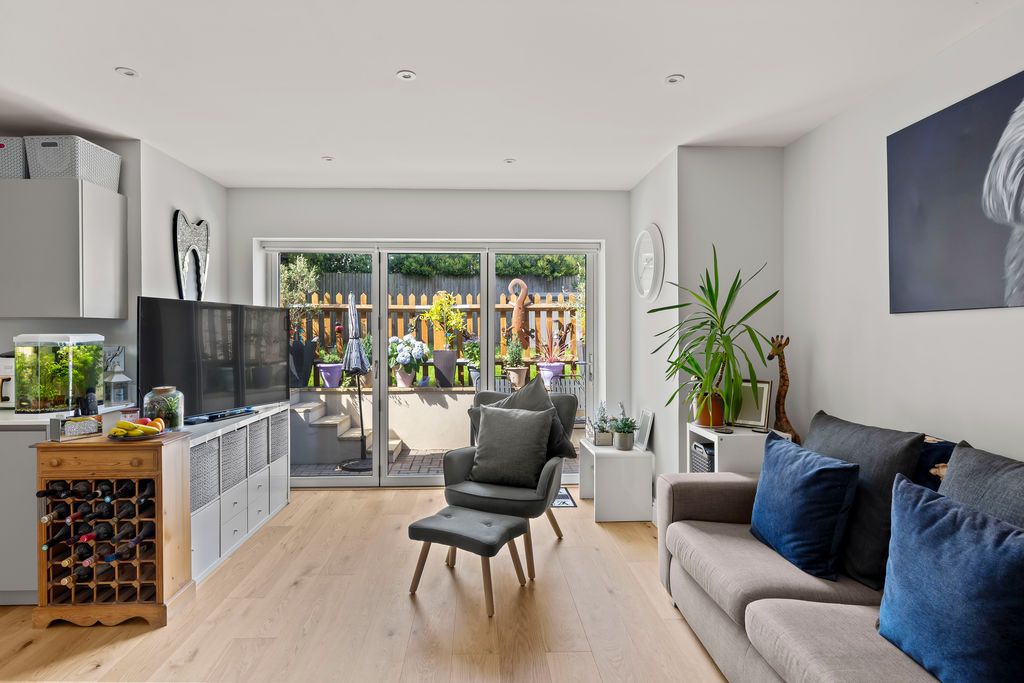 Additional image 4 of 2 bed maisonette for saleRoland Way, Worcester Park KT4