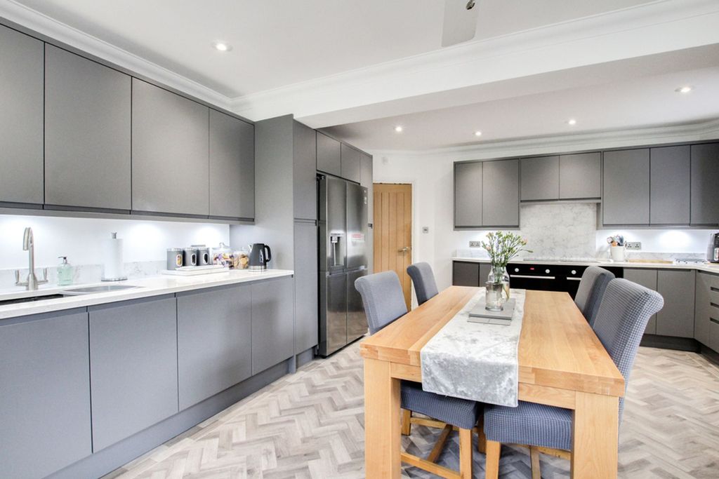 Additional image 6 of 5 bed detached house for saleSwan Lane, Wickford SS11