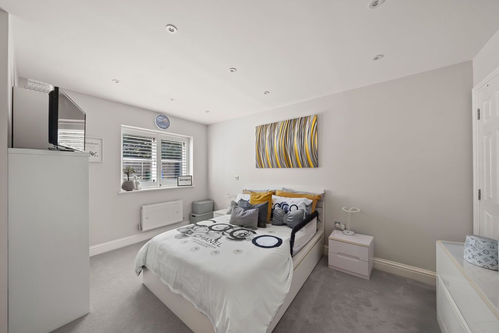 Additional image 9 of 2 bed maisonette for saleRoland Way, Worcester Park KT4