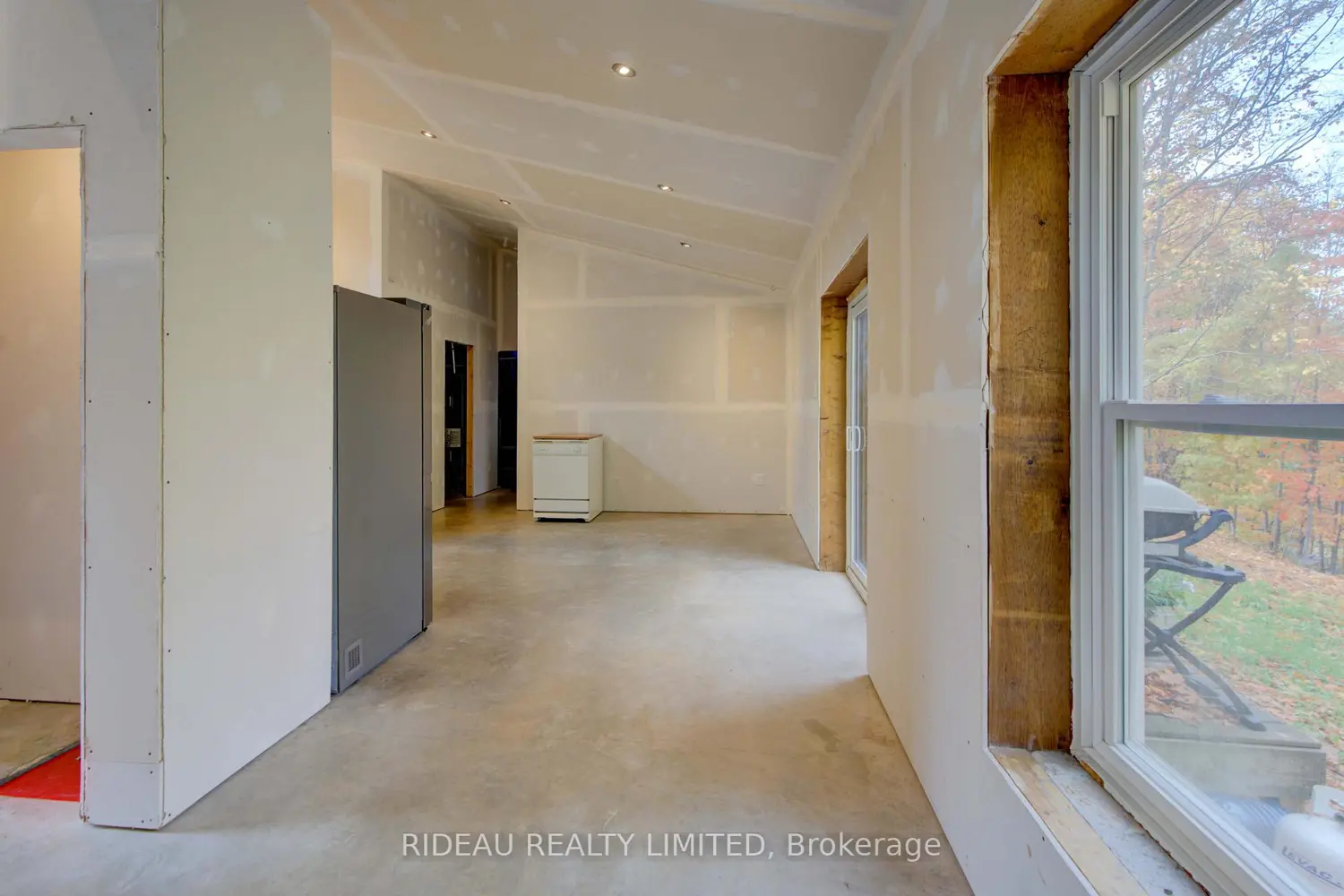 24 Briar Hill Road photo 3
