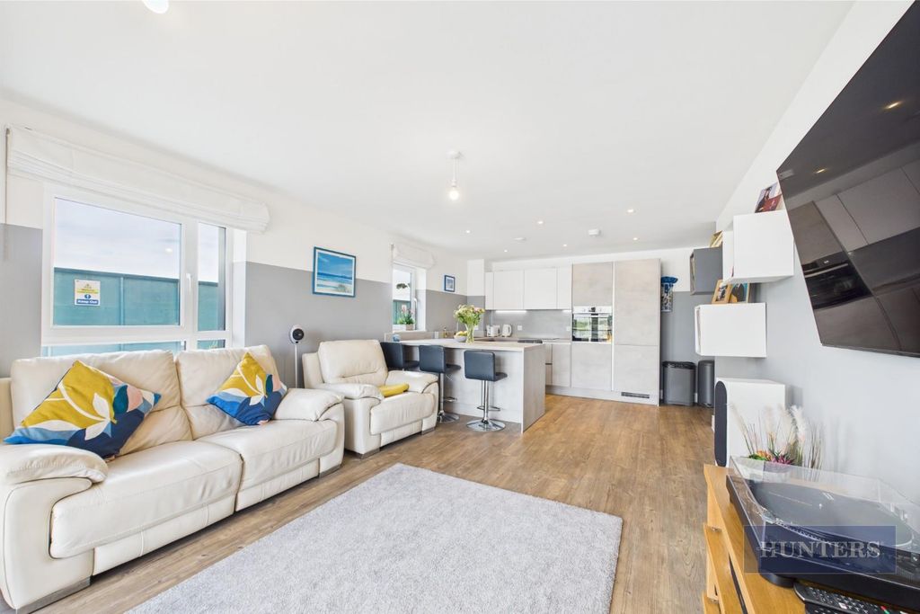 Additional image 3 of 2 bed flat for saleElm Quay, Thomas Blake Avenue, Southampton SO14