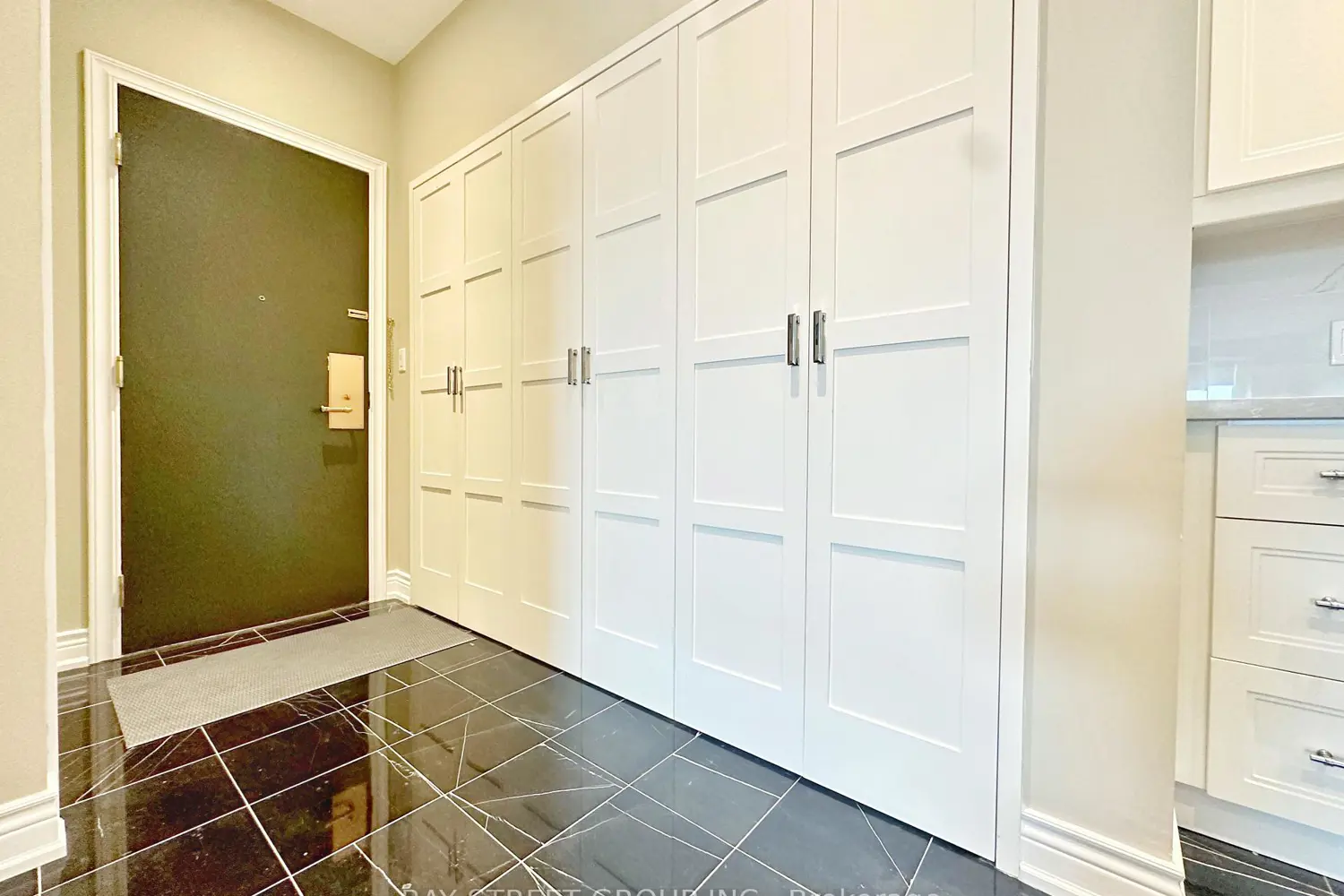 Additional image 4 of 102 Bloor Street 1001